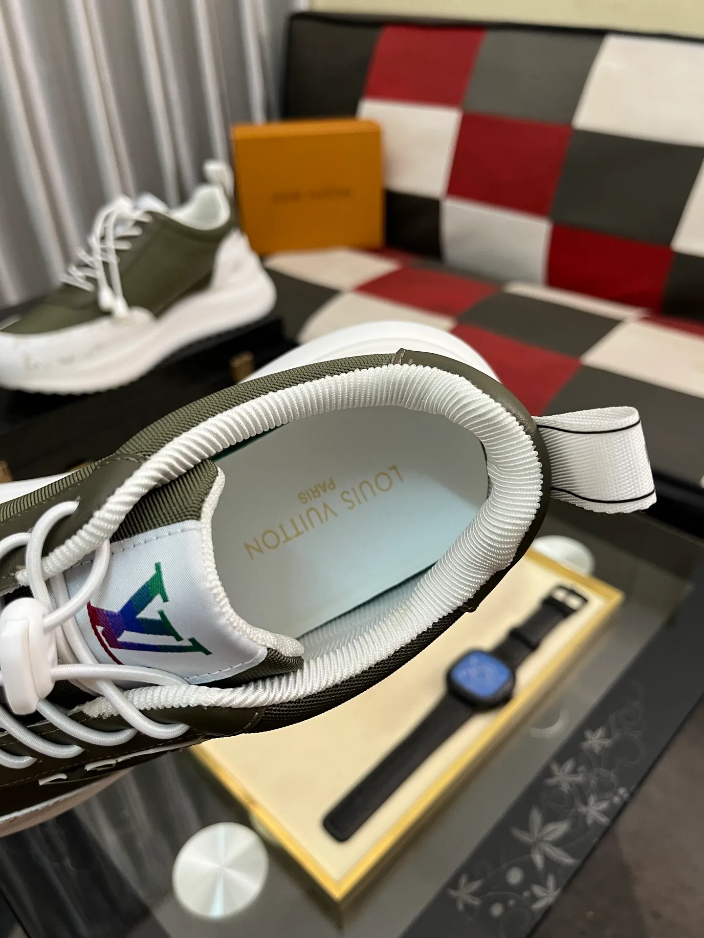 Men's shoes 💰458⌚️⌚️【LOUlS VUlTTON】Louis Vuitton ~ unique and casual style. LV counter purchasing 🏃casual shoes😍😍 are on sale at the men's counter at the same time. Italian imported brands select top-layer Italian cowhide. 🐑Sheepskin lining (refuses to discolor and grind feet) Sole: Original sole specially provided by the original factory 🎬Better in kind Code number: 38-444⃣️Color selection